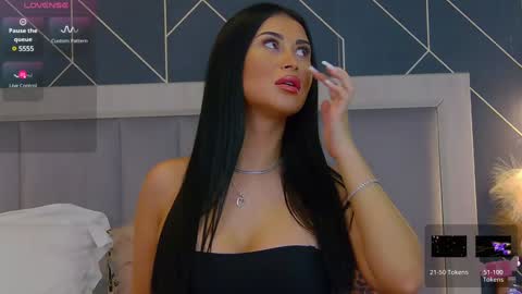 Snapshot of emylaveau chatting on February 1, 2025, 7:15 am  Emy  online show from February 1, 2025, 7:15 am