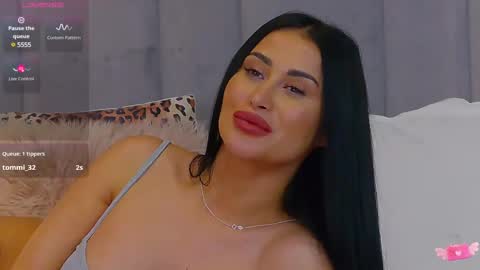 Snapshot of emylaveau chatting on February 12, 2025, 10:46 am  Emy  online show from February 12, 2025, 10:46 am