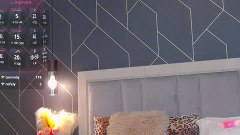 Snapshot of emylaveau chatting on February 12, 2025, 1:48 pm  Emy  online show from February 12, 2025, 1:48 pm