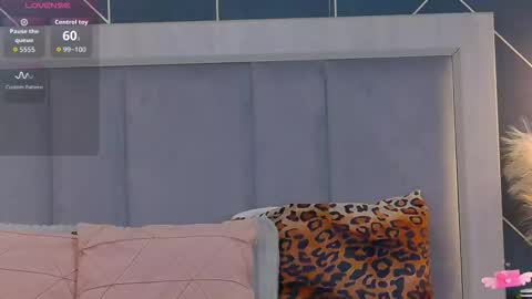 Snapshot of emylaveau chatting on September 11, 2025, 5:18 am  Emy  online show from September 11, 2025, 5:18 am