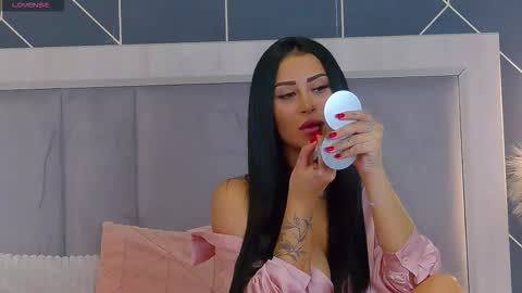 Snapshot of emylaveau chatting on October 22, 2025, 6:02 am  Emy  online show from October 22, 2025, 6:02 am