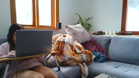 emyxxl online show from December 22, 2025, 1:52 pm