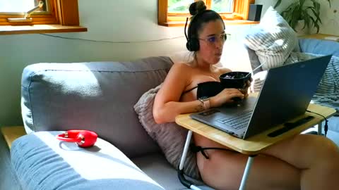 emyxxl online show from July 7, 2026, 2:54 pm