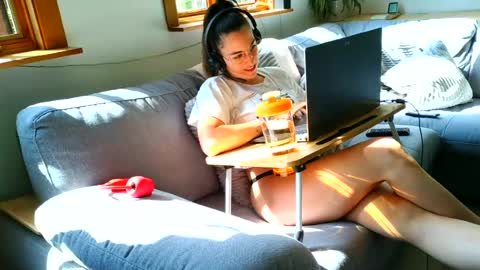 emyxxl online show from July 8, 2026, 1:37 pm