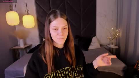 Leah online show from October 16, 2025, 2:51 pm