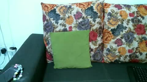 Vee online show from April 22, 2026, 2:36 am