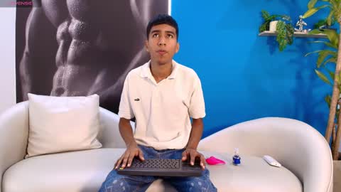 Snapshot of ender_h0t chatting on September 9, 2025, 2:05 pm Ender online show from September 9, 2025, 2:05 pm