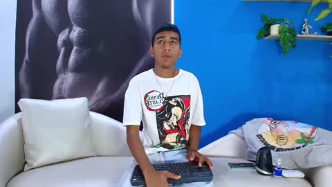 Snapshot of ender_h0t chatting on September 30, 2025, 2:33 pm Ender online show from September 30, 2025, 2:33 pm