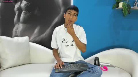 Snapshot of ender_h0t chatting on October 10, 2025, 2:27 pm Ender online show from October 10, 2025, 2:27 pm