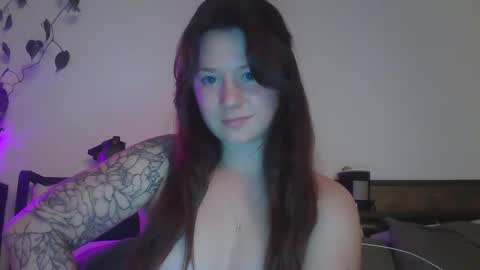endlessly evie online show from February 28, 2025, 2:20 am