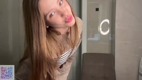 Snapshot of endlessmia chatting on December 6, 2024, 9:46 pm Mia online show from December 6, 2024, 9:46 pm