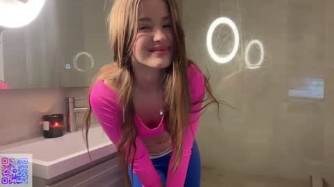 Snapshot of endlessmia chatting on February 7, 2025, 9:04 pm Mia online show from February 7, 2025, 9:04 pm