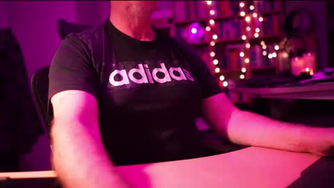 uk online show from October 16, 2025, 10:22 pm