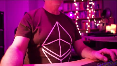 uk online show from November 20, 2025, 11:48 pm