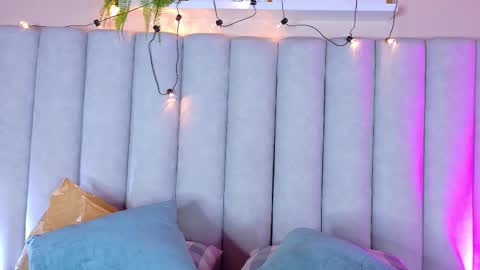 Snapshot of engelstone_ chatting on September 19, 2025, 7:36 pm  E N G E L  online show from September 19, 2025, 7:36 pm