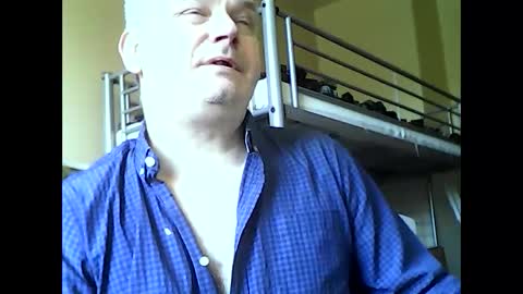 Snapshot of englishguysurrey chatting on December 19, 2024, 11:50 am englishguysurrey online show from December 19, 2024, 11:50 am