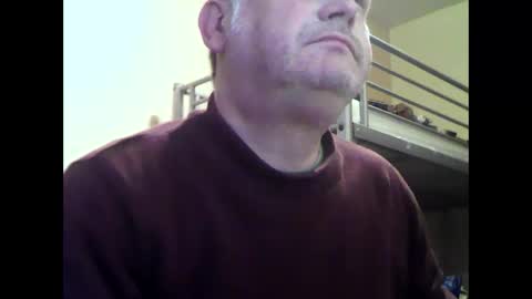 Snapshot of englishguysurrey chatting on September 21, 2025, 5:31 am englishguysurrey online show from September 21, 2025, 5:31 am