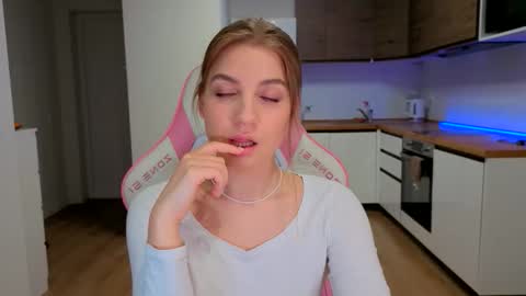 enjoyeverymoment_ online show from March 18, 2026, 4:54 pm