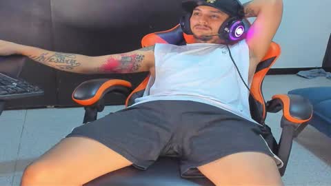 enjoymycock99 online show from November 18, 2025, 5:45 am