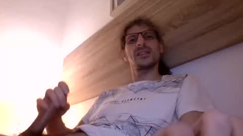 Snapshot of enri222 chatting on February 25, 2025, 12:36 am rineking online show from February 25, 2025, 12:36 am