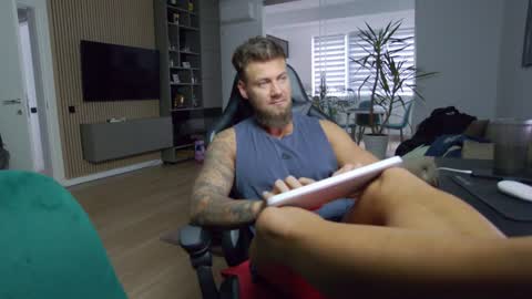 Erik online show from December 5, 2024, 8:55 am
