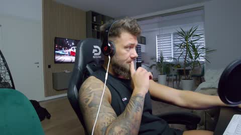 Erik online show from December 9, 2024, 11:26 am
