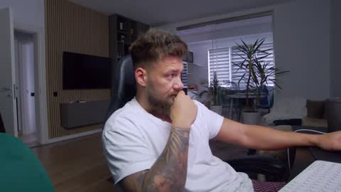 Erik online show from December 11, 2024, 9:09 am