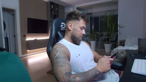 Erik online show from December 15, 2024, 7:31 pm