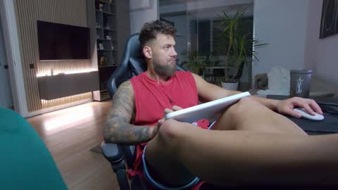 Erik online show from December 17, 2024, 7:37 pm