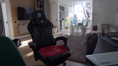 Erik online show from December 20, 2024, 9:00 am