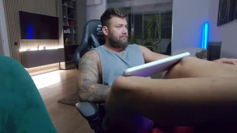 Erik online show from October 6, 2025, 4:48 pm