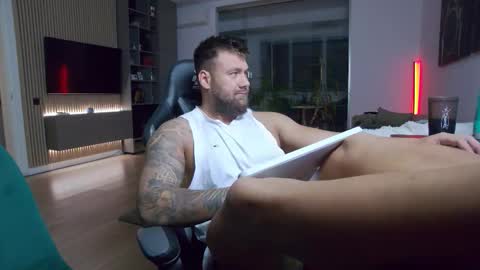 Erik online show from November 7, 2025, 6:52 pm