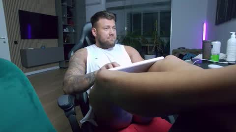 Erik online show from November 28, 2025, 9:39 pm