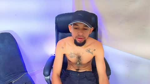 enyel_100 online show from May 9, 2026, 8:58 pm