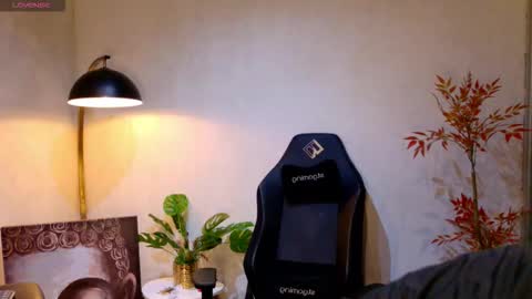 enzo_steel online show from February 12, 2026, 6:25 pm