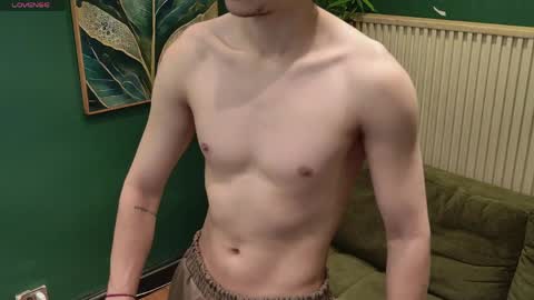 enzo_steel online show from April 23, 2026, 11:40 pm