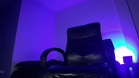 enzoferreirah online show from October 18, 2025, 10:21 pm