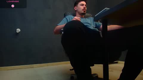 EnzoRace online show from October 28, 2025, 5:44 am