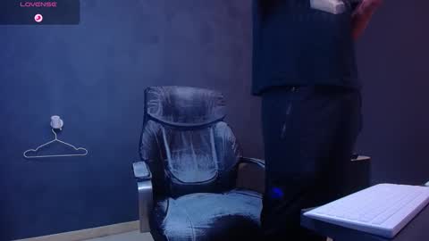 EnzoRace online show from January 19, 2026, 5:33 am