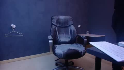 EnzoRace online show from February 6, 2026, 5:56 am