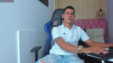 Snapshot of enzorodriguess chatting on April 13, 2026, 2:55 pm EnzoRodriguez online show from April 13, 2026, 2:55 pm