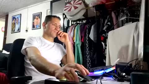 enzoyarack online show from November 6, 2025, 3:18 am