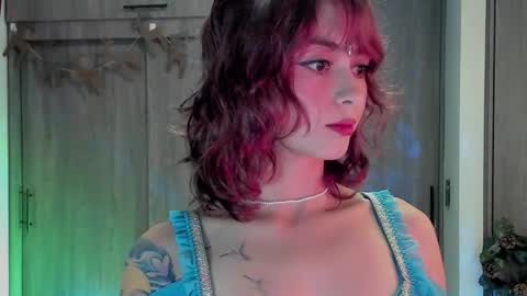 Leyla online show from December 16, 2025, 1:32 am