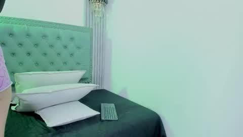 Snapshot of erack_and_emmy chatting on October 18, 2025, 4:26 am erack_and_emmy online show from October 18, 2025, 4:26 am