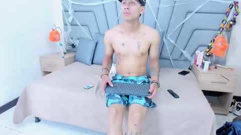 Snapshot of erack_and_emmy chatting on November 2, 2025, 4:04 am erack_and_emmy online show from November 2, 2025, 4:04 am