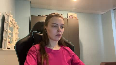 Lily online show from April 5, 2026, 4:20 am