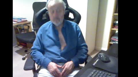 erasmus_d online show from December 1, 2024, 5:46 pm