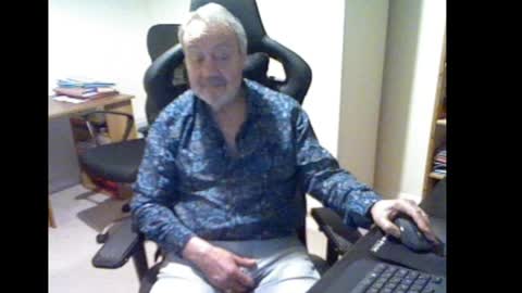 erasmus_d online show from December 7, 2024, 6:15 pm
