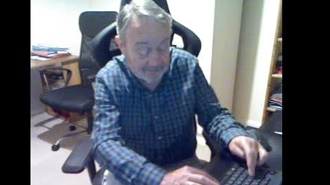erasmus_d online show from December 9, 2024, 6:03 pm