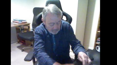 erasmus_d online show from December 11, 2024, 5:59 pm
